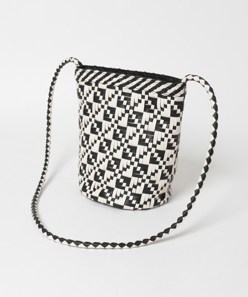 URBAN RESEARCH DOORS（アーバンリサーチドアーズ）の「レザーメッシュバッグ（ショルダーバッグ・レディース・ブラック/ブラウン/ホワイト系その他・ONE）」の8枚目の写真