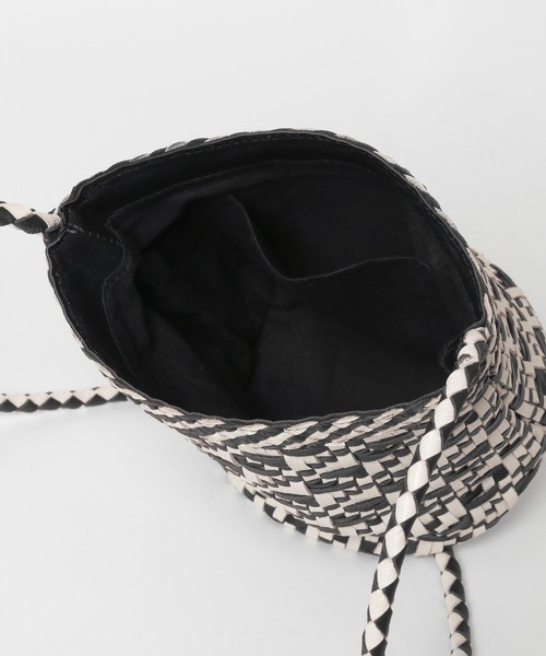 URBAN RESEARCH DOORS（アーバンリサーチドアーズ）の「レザーメッシュバッグ（ショルダーバッグ・レディース・ブラック/ブラウン/ホワイト系その他・ONE）」の5枚目の写真