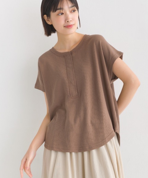 OMNES Another Edition（オムネス アナザーエディション）の「ベアワッフルヘンリーネックトップス（Tシャツ/カットソー・レディース・ホワイト/チャコールグレー/ブラウン/ブルー/グレイッシュベージュ/イエロー/グリーン・FREE）」の8枚目の写真