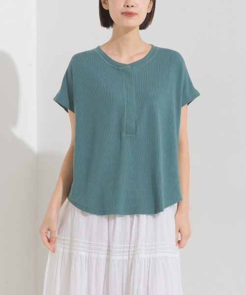 OMNES Another Edition（オムネス アナザーエディション）の「ベアワッフルヘンリーネックトップス（Tシャツ/カットソー・レディース・ホワイト/チャコールグレー/ブラウン/ブルー/グレイッシュベージュ/イエロー/グリーン・FREE）」の13枚目の写真