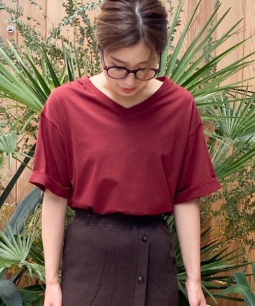 BAYFLOW(ベイフロー)の「カラーVネックTシャツ(Tシャツ/カットソー・レディース・ボルドー/ブラック/モカ/ホワイト/カーキ/アイボリー・MEDIUM/SMALL)」の6枚目の写真