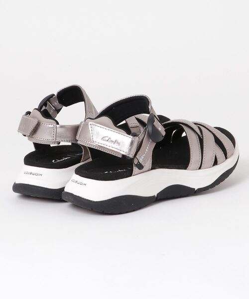 Clarks（クラークス）の「Wave2.0 Sail. / ウェーブ2.0セイル (ピューターレザー／スエードコンビ)（サンダル・レディース・シルバー・UK5.5/UK4/UK6/UK5/UK3.5/UK3/UK4.5）」の2枚目の写真