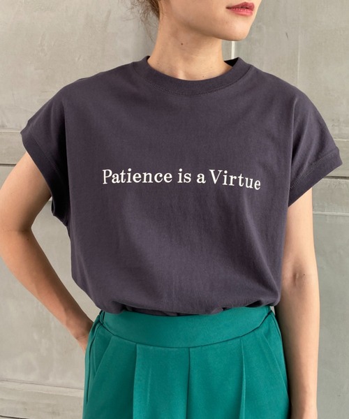 moment+（モーメントプラス）の「コットン100％カラーロゴプリントフレンチスリーブT（Tシャツ/カットソー・レディース・チャコールグレー/ベージュ/オフホワイト/オレンジ/グリーン/杢グレー・M）」の3枚目の写真