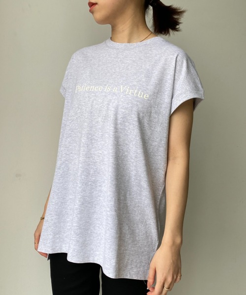 moment+（モーメントプラス）の「コットン100％カラーロゴプリントフレンチスリーブT（Tシャツ/カットソー・レディース・チャコールグレー/ベージュ/オフホワイト/オレンジ/グリーン/杢グレー・M）」の22枚目の写真