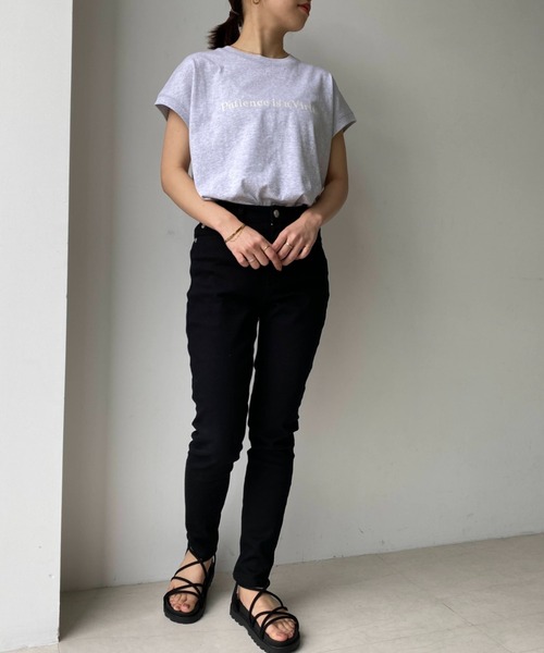 moment+（モーメントプラス）の「コットン100％カラーロゴプリントフレンチスリーブT（Tシャツ/カットソー・レディース・チャコールグレー/ベージュ/オフホワイト/オレンジ/グリーン/杢グレー・M）」の8枚目の写真