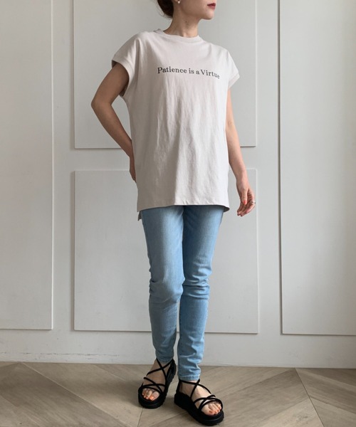 moment+（モーメントプラス）の「コットン100％カラーロゴプリントフレンチスリーブT（Tシャツ/カットソー・レディース・チャコールグレー/ベージュ/オフホワイト/オレンジ/グリーン/杢グレー・M）」の18枚目の写真