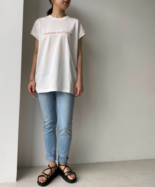 moment+（モーメントプラス）の「コットン100％カラーロゴプリントフレンチスリーブT（Tシャツ/カットソー・レディース・チャコールグレー/ベージュ/オフホワイト/オレンジ/グリーン/杢グレー・M）」の13枚目の写真