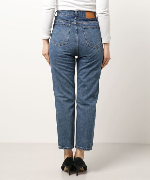 JUMELLE（ジュメロ）の「テーパードデニムパンツ（デニムパンツ・レディース・ブルー/ブラック・SMALL/MEDIUM/LARGE）」の15枚目の写真