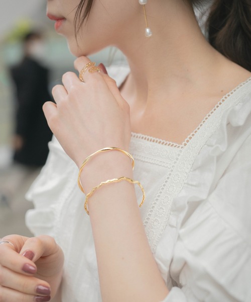 Heather(ヘザー)の「メタルバングルセット 948148(バングル/リストバンド・レディース・シルバー/ゴールド・ONESIZE)」の2枚目の写真