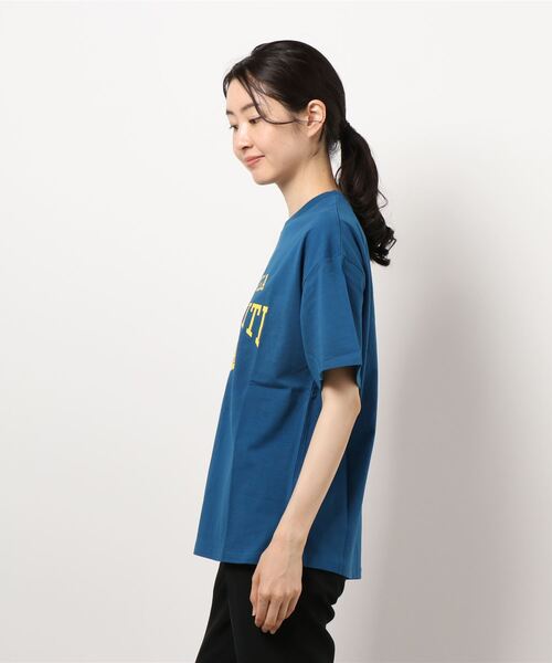 SPINNS（スピンズ）の「カレッジロゴプリントTシャツ（Tシャツ/カットソー・レディース・オフホワイト/ブルー/グリーン/スミクロ・ONESIZE）」の5枚目の写真
