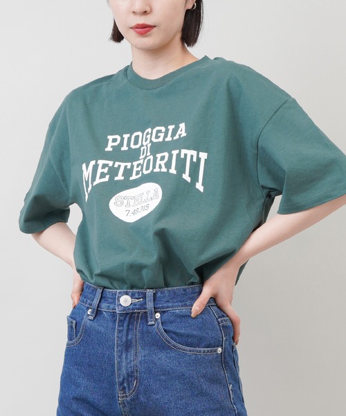 SPINNS（スピンズ）の「カレッジロゴプリントTシャツ（Tシャツ/カットソー・レディース・オフホワイト/ブルー/グリーン/スミクロ・ONESIZE）」の3枚目の写真