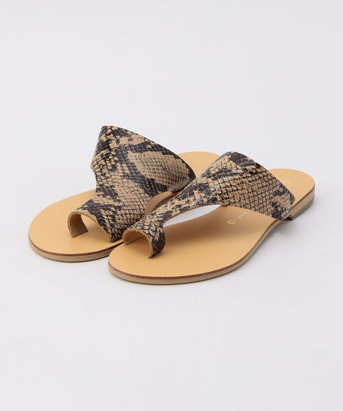 NICOLAS LAINAS(ニコラスライナス)の「【NICOLAS LAINAS/ニコラスライナス】サムカバーアッパーフラット(サンダル・レディース・シルバー/ベージュ系その他3・38/37)」の1枚目の写真