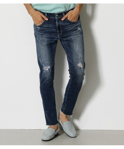 AZUL by moussy（アズールバイマウジー）の「CUT OFF CRASH SKINNY/カットオフクラッシュスキニー（デニムパンツ・メンズ・ライトブルー/ブルー系その他/ブラック/ブルー/ホワイト・LARGE/X-SMALL/X-LARGE/SMALL/MEDIUM）」の2枚目の写真