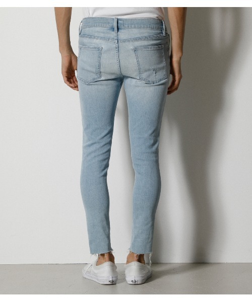 AZUL by moussy（アズールバイマウジー）の「CUT OFF CRASH SKINNY/カットオフクラッシュスキニー（デニムパンツ・メンズ・ライトブルー/ブルー系その他/ブラック/ブルー/ホワイト・LARGE/X-SMALL/X-LARGE/SMALL/MEDIUM）」の21枚目の写真