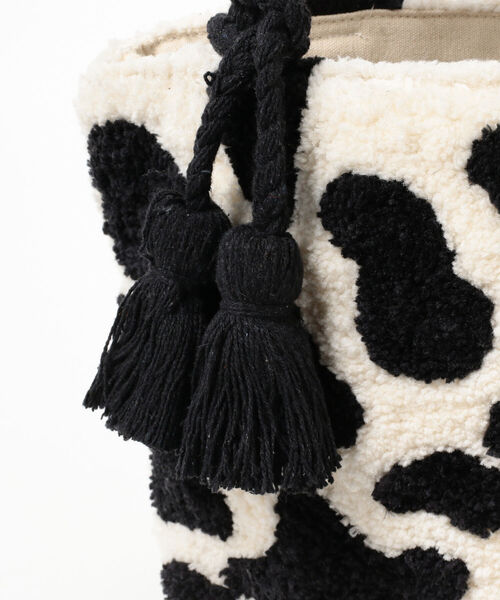 Ray BEAMS（レイビームス）の「Lilas Campbell × Ray BEAMS / 別注 COW トートバッグ（トートバッグ・レディース・ブラック/ブラウン・ONE SIZE）」の17枚目の写真