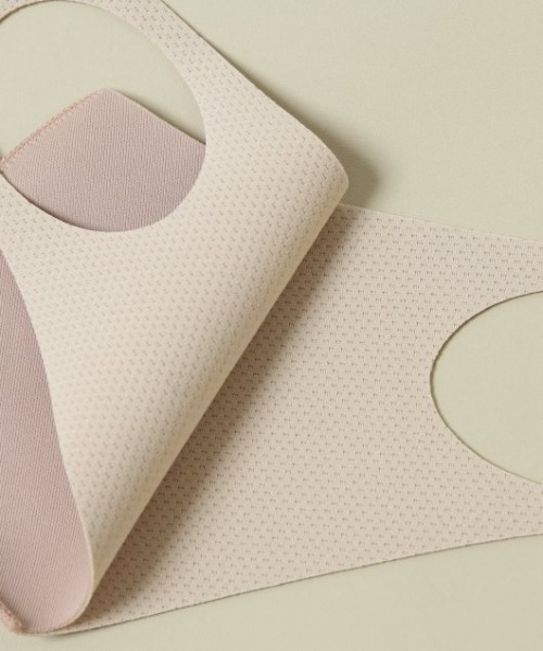 frames RAY CASSIN（フレームスレイカズン）の「【WEB限定】マスクSETフレンチスリーブモックネックTシャツ（マスク・レディース・オフホワイト/ブラック/ベージュ・FREE）」の8枚目の写真