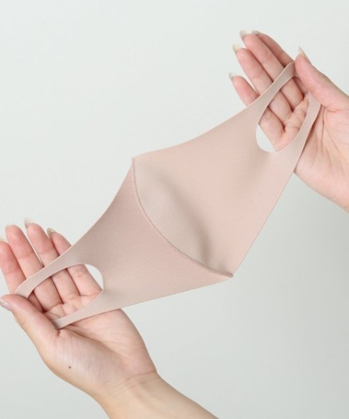 frames RAY CASSIN（フレームスレイカズン）の「【WEB限定】マスクSETフレンチスリーブモックネックTシャツ（マスク・レディース・オフホワイト/ブラック/ベージュ・FREE）」の9枚目の写真