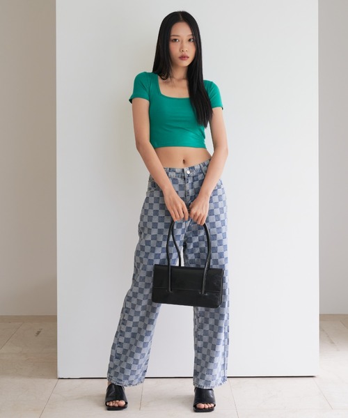 FEKETE（フェケテ）の「FEKETE VEGAN LEATHER SQUARE BAG（ハンドバッグ・レディース・ホワイト/ブラック/ブルー/グリーン・FREE）」の6枚目の写真