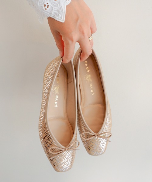 cava cava（サヴァサヴァ）の「撥水｜バレエシューズ　6420029（バレエシューズ・レディース・ブラック/ブラウン/マルチ/マスタード/アイボリー/ライトブルー/ライトベージュ/ライトグレー/ブラック×ホワイト/グレイッシュベージュ/ライトグリーン/シルバー/ダークベージュ/ガンメタ/プラチナム/シルバー系その他/ラベンダー/ホワイト×シルバー・22.5cm/23.5cm/24.5cm/23.0cm/24.0cm/24cm/23cm）」の15枚目の写真