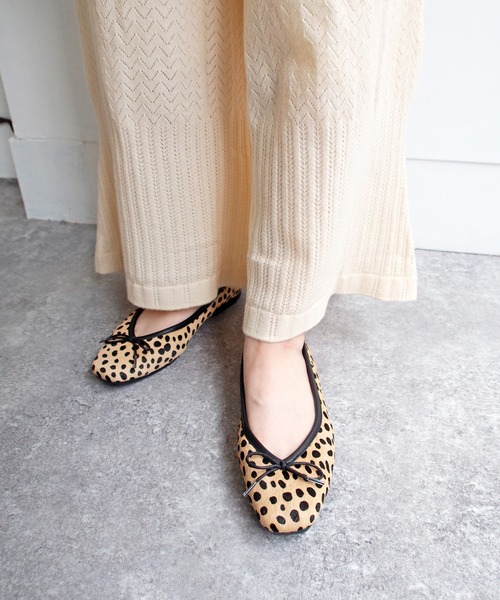 cava cava（サヴァサヴァ）の「撥水｜バレエシューズ　6420029（バレエシューズ・レディース・ブラック/ブラウン/マルチ/マスタード/アイボリー/ライトブルー/ライトベージュ/ライトグレー/ブラック×ホワイト/グレイッシュベージュ/ライトグリーン/シルバー/ダークベージュ/ガンメタ/プラチナム/シルバー系その他/ラベンダー/ホワイト×シルバー・22.5cm/23.5cm/24.5cm/23.0cm/24.0cm/24cm/23cm）」の17枚目の写真