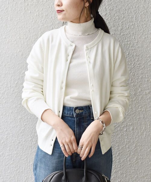 SHIPS（シップス）の「*〈手洗い可能〉パールモチーフボタンカーディガン◆（カーディガン/ボレロ・レディース・ブラック/ネイビー/オフホワイト/ライトオリーブ・ONE SIZE）」の6枚目の写真
