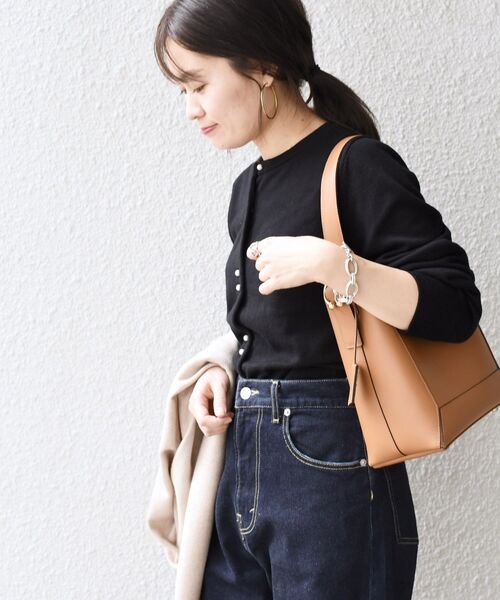 SHIPS（シップス）の「*〈手洗い可能〉パールモチーフボタンカーディガン◆（カーディガン/ボレロ・レディース・ブラック/ネイビー/オフホワイト/ライトオリーブ・ONE SIZE）」の12枚目の写真