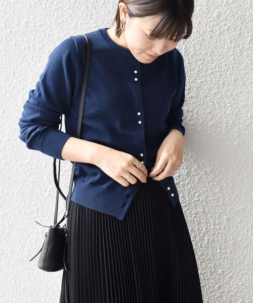 SHIPS（シップス）の「*〈手洗い可能〉パールモチーフボタンカーディガン◆（カーディガン/ボレロ・レディース・ブラック/ネイビー/オフホワイト/ライトオリーブ・ONE SIZE）」の19枚目の写真