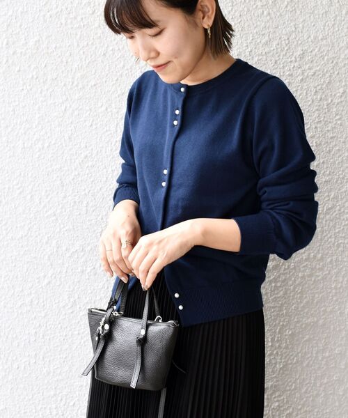 SHIPS（シップス）の「*〈手洗い可能〉パールモチーフボタンカーディガン◆（カーディガン/ボレロ・レディース・ブラック/ネイビー/オフホワイト/ライトオリーブ・ONE SIZE）」の14枚目の写真