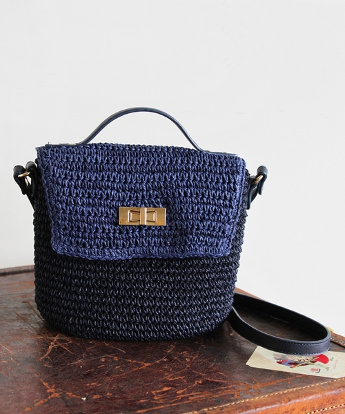 BEAUTY&YOUTH UNITED ARROWS（ビューティーアンドユースユナイテッドアローズ）の「BYSF∵2トーンフラップショルダー◆（ショルダーバッグ・レディース・ベージュ/ネイビー・FREE）」の4枚目の写真