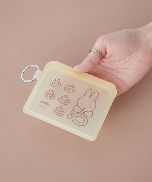 Miffy（ ミッフィー）の「FLAPPO ミッフィー ポーチ（カードケース・レディース・ホワイト/ブラック/グリーン/ピンク/ベージュ/ベージュ系その他・フリー）」の5枚目の写真