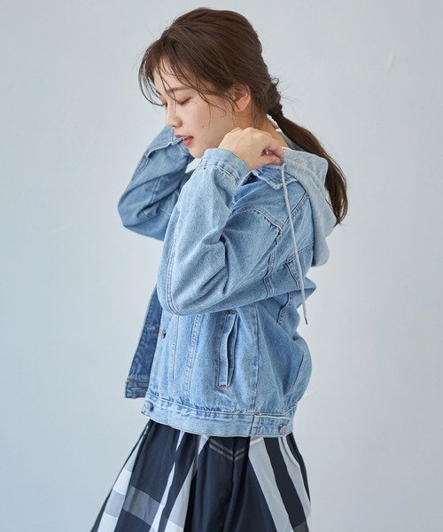 each（イーチ）の「フード付きデニムジャケット（デニムジャケット・レディース・サックスブルー・FREE）」の4枚目の写真