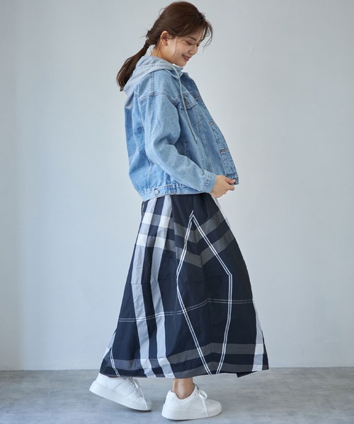 each（イーチ）の「フード付きデニムジャケット（デニムジャケット・レディース・サックスブルー・FREE）」の8枚目の写真