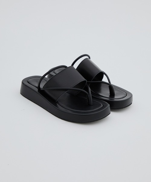 UNITED TOKYO（ユナイテッドトウキョウ）の「フラットフレームサンダル（サンダル・レディース・ホワイト/ブラック/その他2・23.5cm/24.5cm）」の2枚目の写真