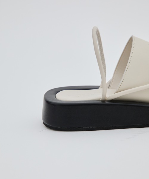 UNITED TOKYO（ユナイテッドトウキョウ）の「フラットフレームサンダル（サンダル・レディース・ホワイト/ブラック/その他2・23.5cm/24.5cm）」の19枚目の写真