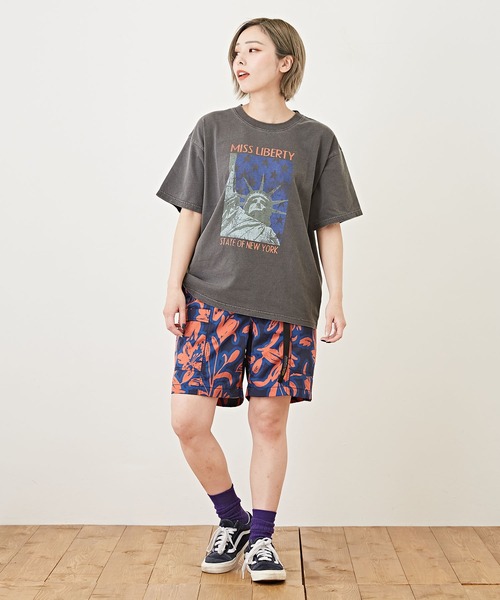 CUBE SUGAR(キューブシュガー)の「天竺カットソーピグメント染半袖グラフィックTシャツ(Tシャツ/カットソー・レディース・チャコールグレー/ベージュ/ピンク/ブルー・M)」の6枚目の写真