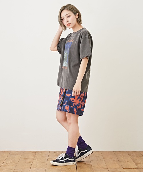 CUBE SUGAR(キューブシュガー)の「天竺カットソーピグメント染半袖グラフィックTシャツ(Tシャツ/カットソー・レディース・チャコールグレー/ベージュ/ピンク/ブルー・M)」の7枚目の写真