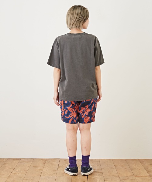 CUBE SUGAR(キューブシュガー)の「天竺カットソーピグメント染半袖グラフィックTシャツ(Tシャツ/カットソー・レディース・チャコールグレー/ベージュ/ピンク/ブルー・M)」の8枚目の写真