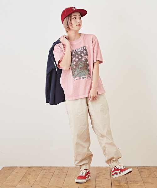 CUBE SUGAR(キューブシュガー)の「天竺カットソーピグメント染半袖グラフィックTシャツ(Tシャツ/カットソー・レディース・チャコールグレー/ベージュ/ピンク/ブルー・M)」の16枚目の写真