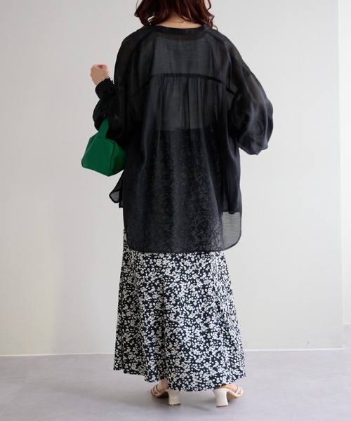 DISCOAT（ディスコート）の「シアーバンドカラーシャツ（シャツ/ブラウス・レディース・ブラック/オフホワイト/グリーン/ピンクベージュ・FREE）」の5枚目の写真