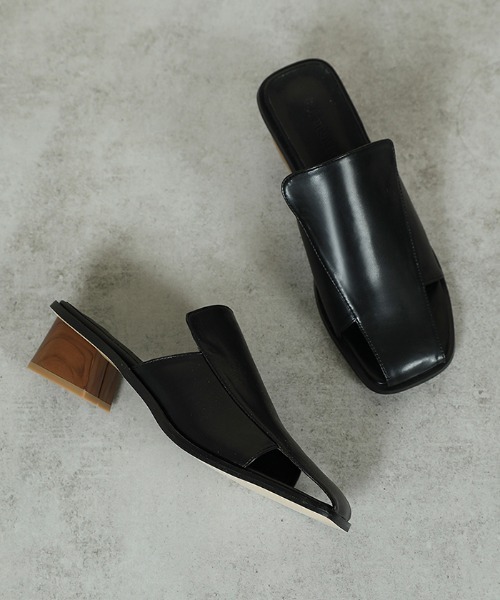 Futier land（フューティアランド）の「スクエアトゥフェイクウッドヒールサンダル（サンダル・レディース・ブラック/アイボリー・40/38/39/36/37）」の2枚目の写真