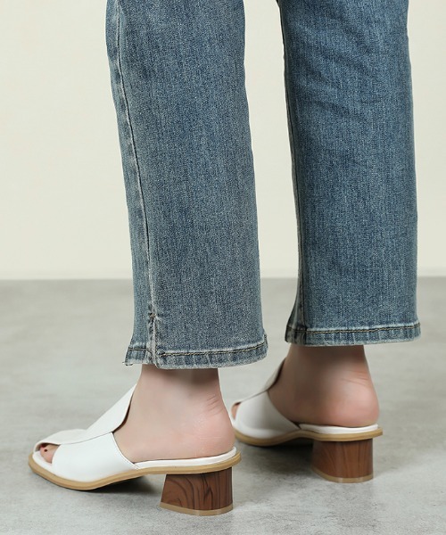 Futier land（フューティアランド）の「スクエアトゥフェイクウッドヒールサンダル（サンダル・レディース・ブラック/アイボリー・40/38/39/36/37）」の11枚目の写真