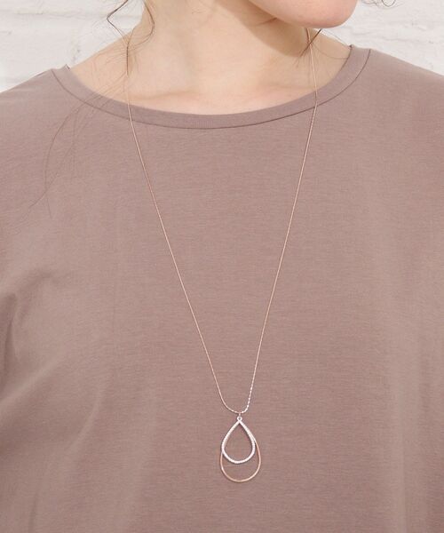 SHOO・LA・RUE(シューラルー)の「◆Wしずくロングネックレス(ネックレス・レディース・シルバー/ゴールド/ベビーピンク・00)」の4枚目の写真