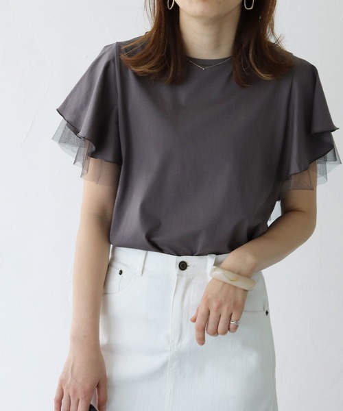 HER CLOSET（ハークローゼット）の「【shemoshelly】チュールフレア袖フレンチトップス（Tシャツ/カットソー・レディース・チャコールグレー/ブラック/オフホワイト/グレイッシュベージュ・M）」の3枚目の写真