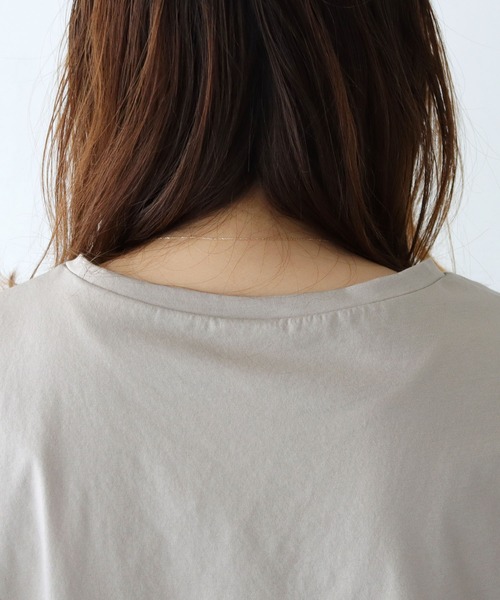 HER CLOSET（ハークローゼット）の「【shemoshelly】チュールフレア袖フレンチトップス（Tシャツ/カットソー・レディース・チャコールグレー/ブラック/オフホワイト/グレイッシュベージュ・M）」の6枚目の写真