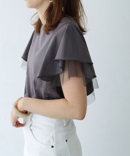 HER CLOSET（ハークローゼット）の「【shemoshelly】チュールフレア袖フレンチトップス（Tシャツ/カットソー・レディース・チャコールグレー/ブラック/オフホワイト/グレイッシュベージュ・M）」の10枚目の写真