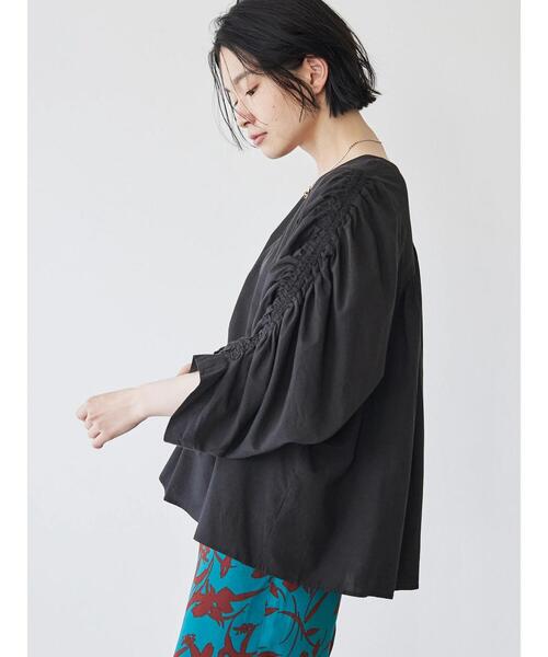 AMERICAN HOLIC(アメリカンホリック)の「Vネック袖ギャザーブラウス(シャツ/ブラウス・レディース・ブラック/オフホワイト/オレンジ・M/L)」の21枚目の写真