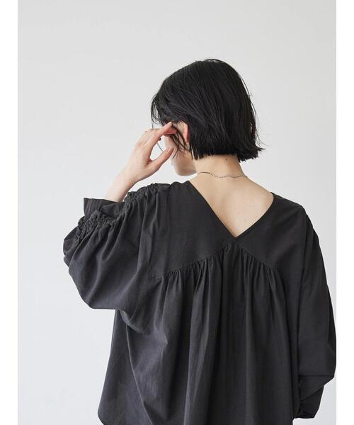 AMERICAN HOLIC(アメリカンホリック)の「Vネック袖ギャザーブラウス(シャツ/ブラウス・レディース・ブラック/オフホワイト/オレンジ・M/L)」の20枚目の写真