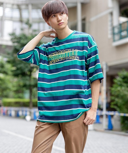 Beno(ビーノ)の「レトロボーダー オーバーサイズ アーチロゴ刺繍 Tシャツ(Tシャツ/カットソー・メンズ・グリーン系その他/ブルー系その他/グリーン系その他2/ブルー系その他2・M/L)」の1枚目の写真