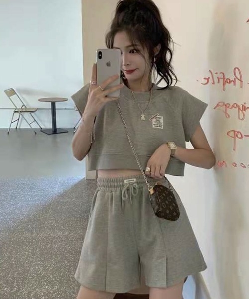 meJane（ミージェーン）の「ミニ裏毛ドロストTシャツ+ハーフパンツ 2点セット【ZOZOTOWN限定】（セットアップ・レディース・グレー・FREE）」の2枚目の写真