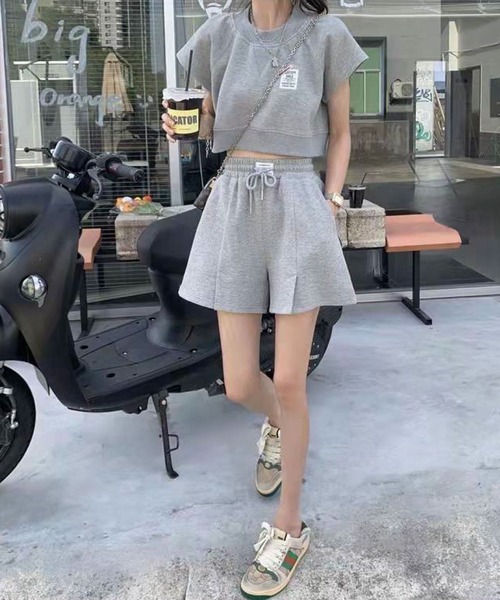 meJane（ミージェーン）の「ミニ裏毛ドロストTシャツ+ハーフパンツ 2点セット【ZOZOTOWN限定】（セットアップ・レディース・グレー・FREE）」の5枚目の写真
